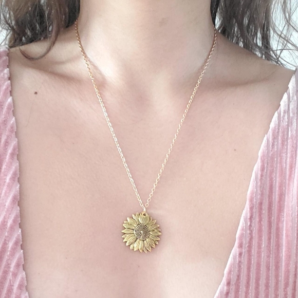 New Gold 'You Are My Sunshine' Flower Necklace - Picture 5 of 11